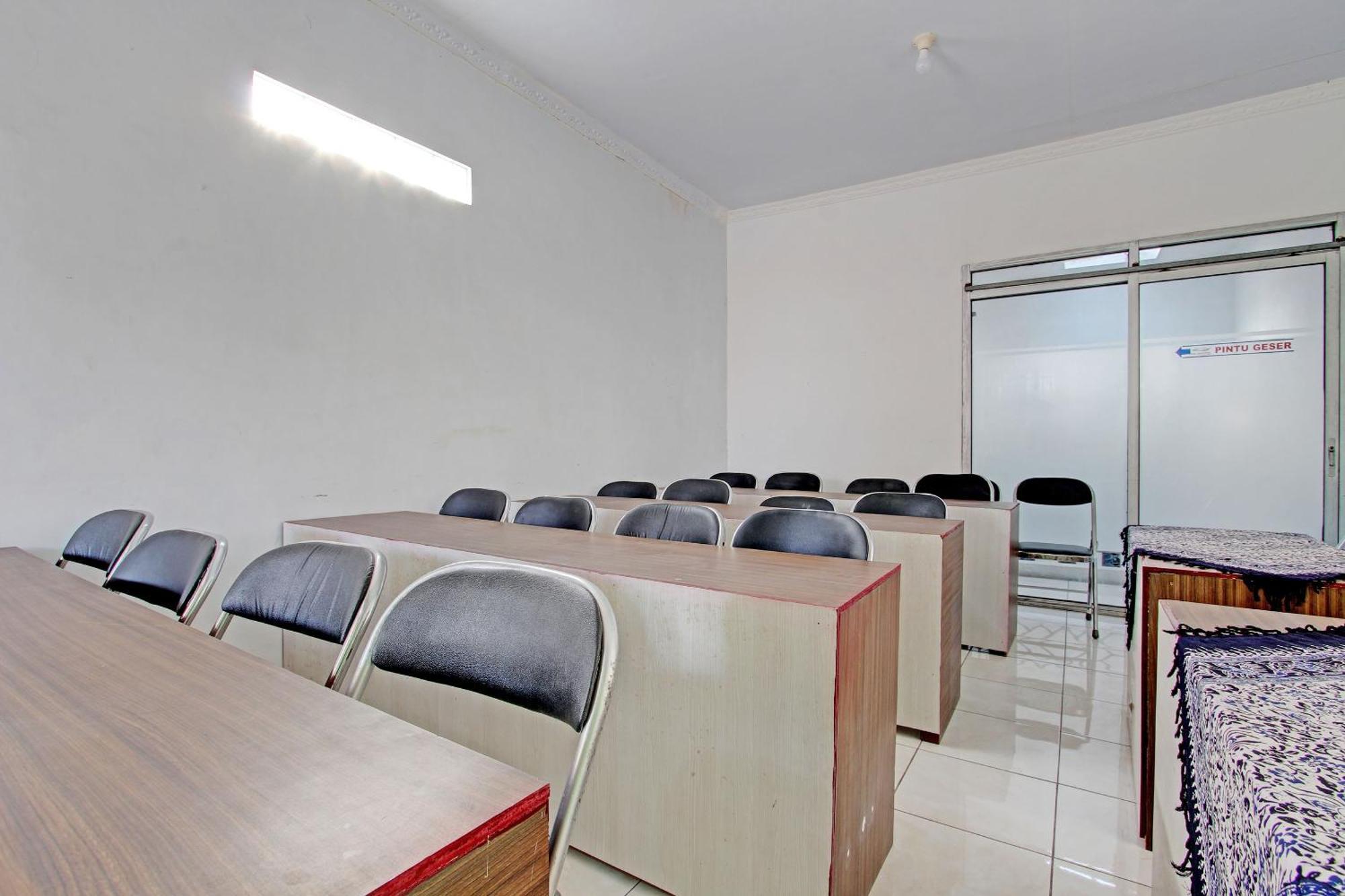 Capital O 92929 Hotel New Tirta Kencana Syariah Tegal  Exterior foto